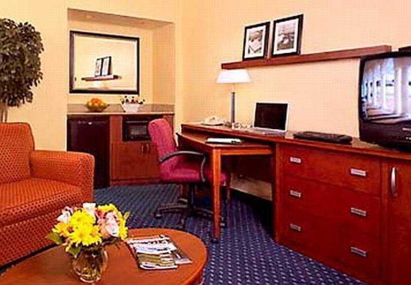 Courtyard St. Petersburg Clearwater Otel Oda fotoğraf